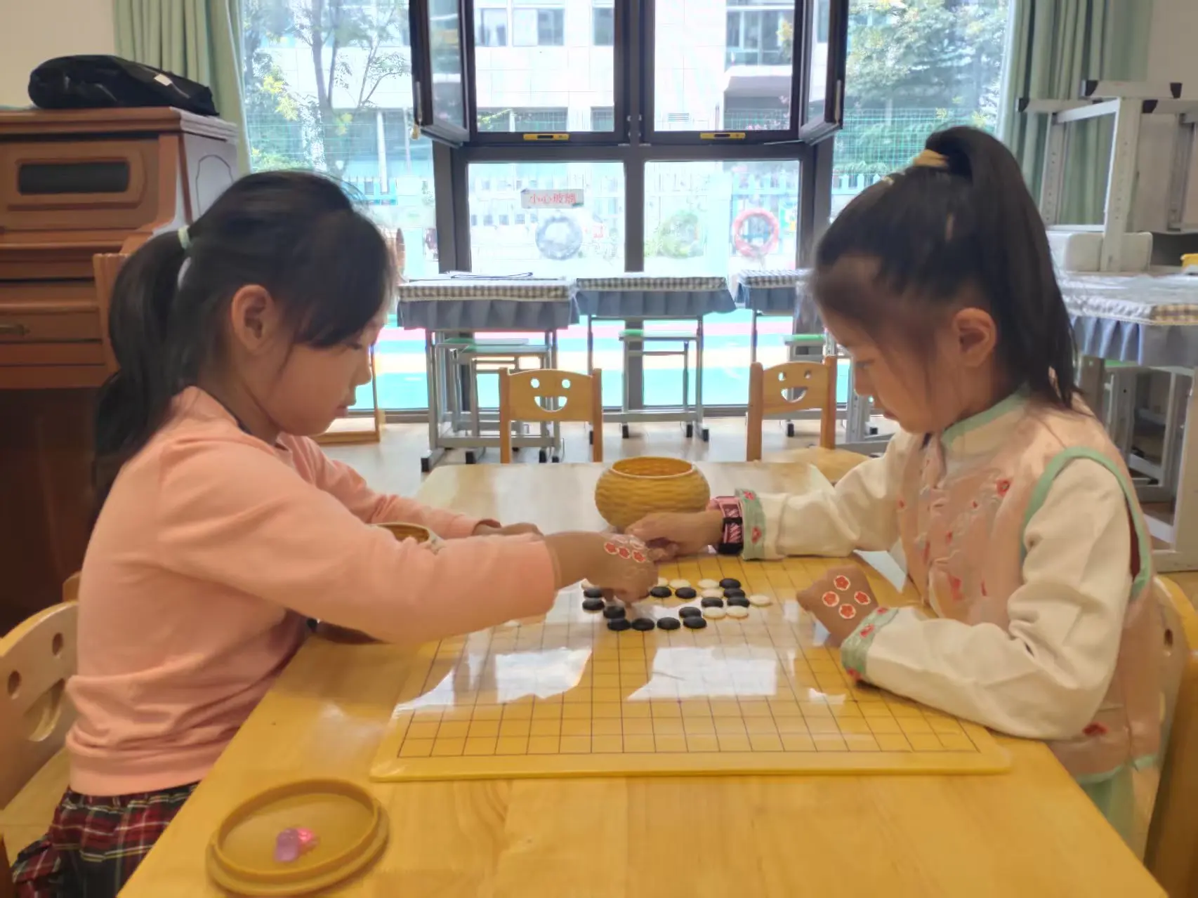 而围棋正在, 十九路棋枰 而围棋正在, 十九路棋枰